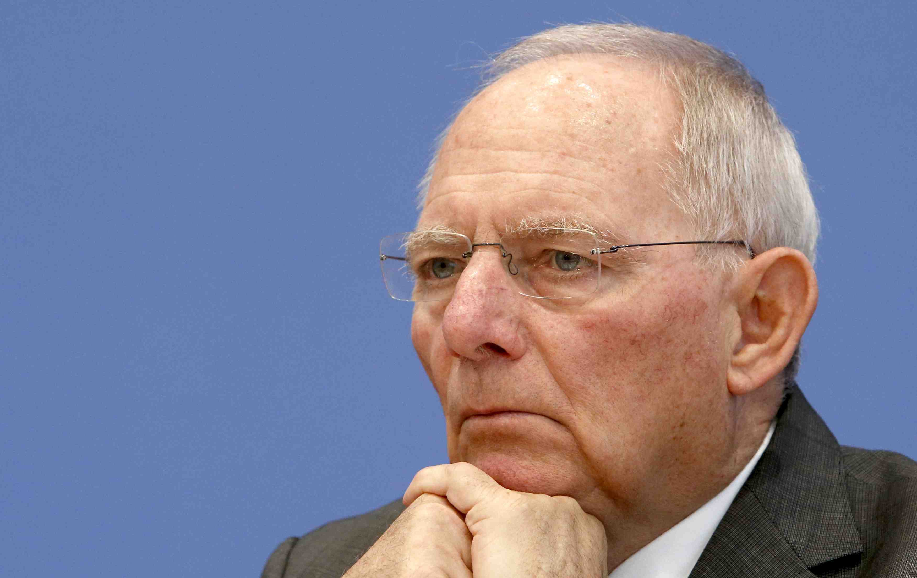 Wolfgang schauble met en garde contre la politique de taux ultra-bas de la bce