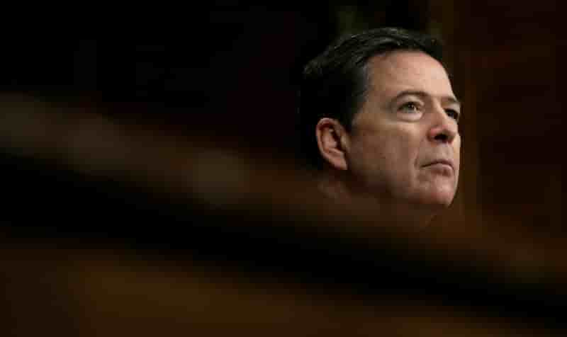 Le directeur du fbi defend sa decision sur les mails de clinton