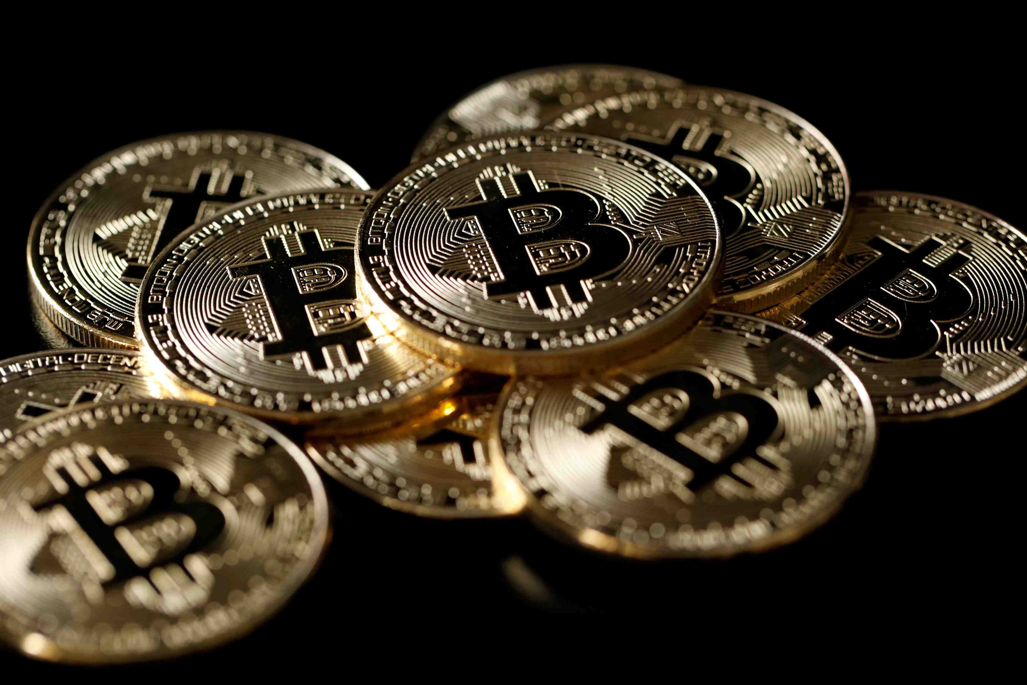 Le bitcoin chute, l'etau de la reglementation se resserre