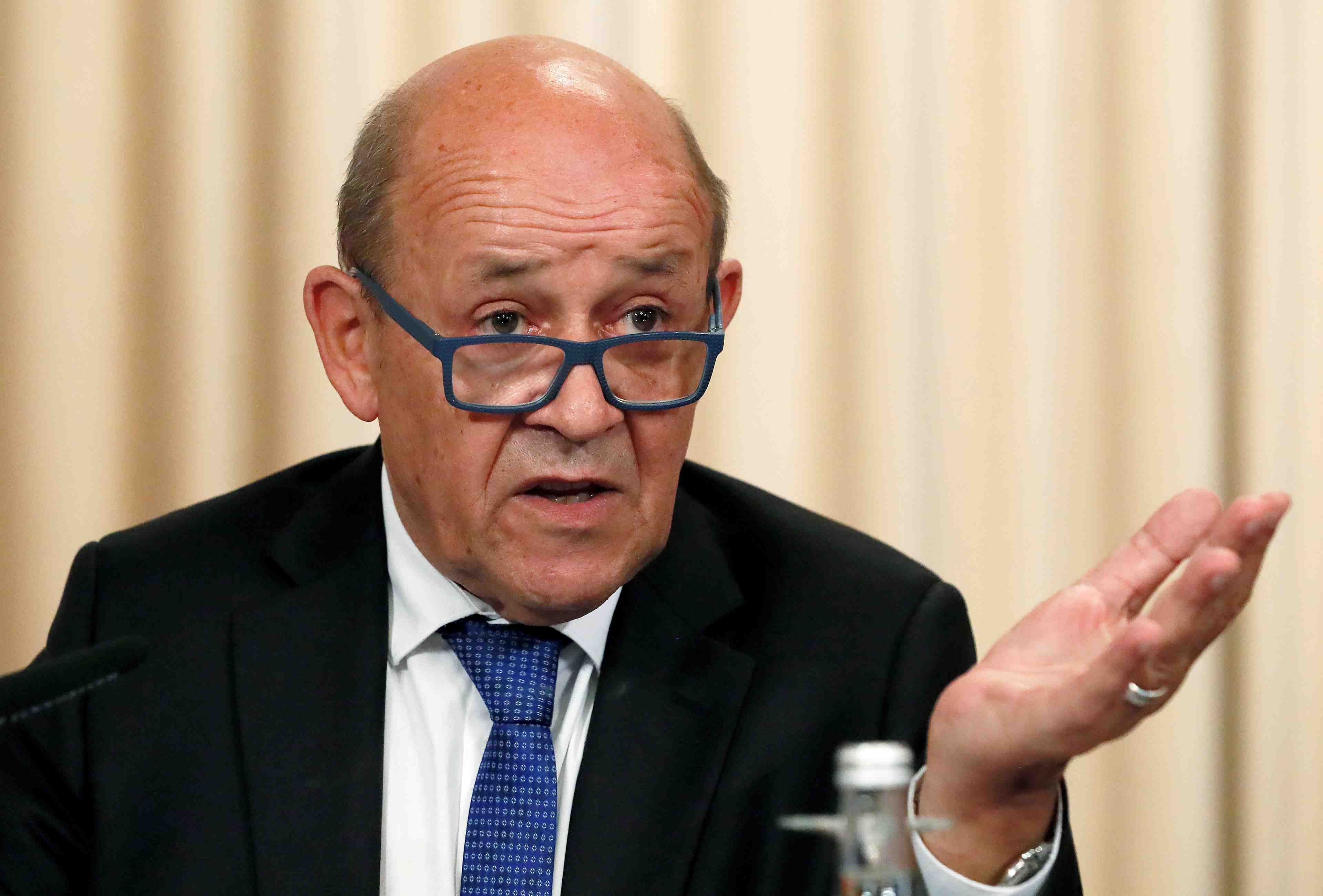 Syrie: le drian renonce a assister au match france-turquie