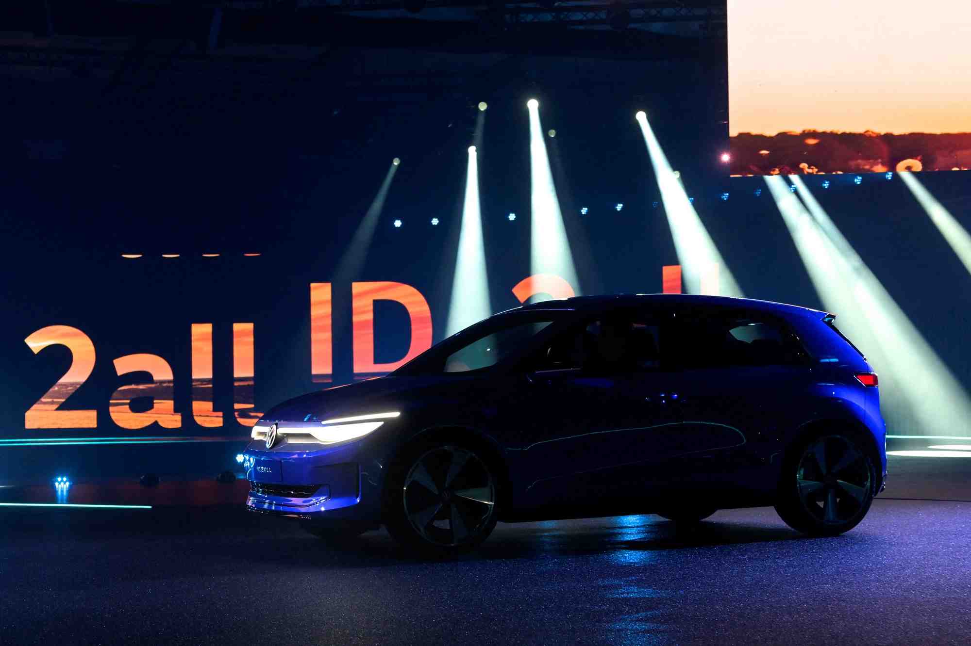 Volkswagen presente son nouveau modele de vehicule electrique a hambourg
