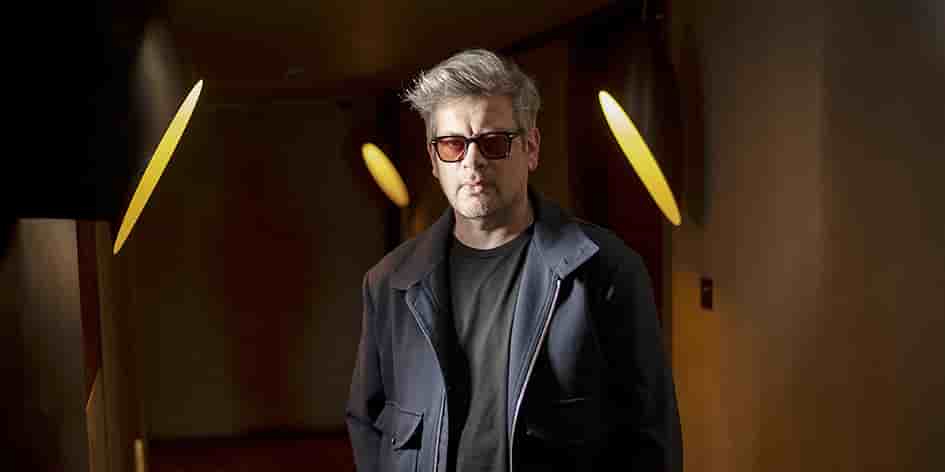 Benjamin Biolay, auteur-compositeur-interprète, producteur et acteur français.