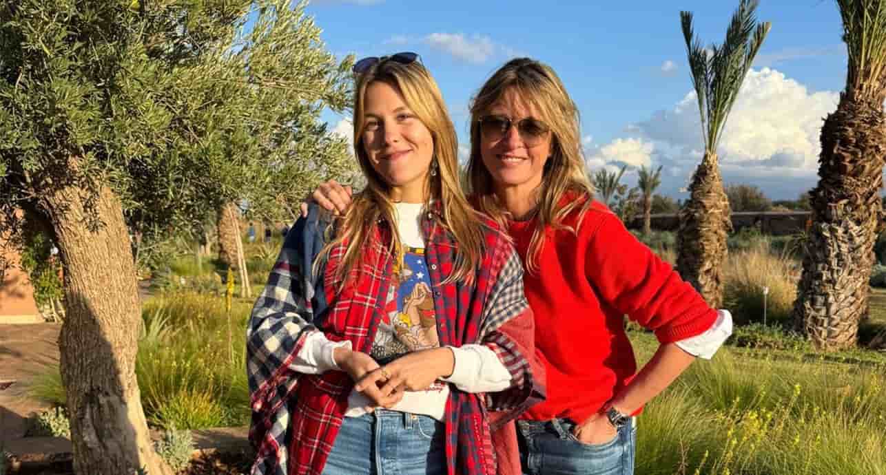Yasmine au côté de sa mère, Sarah Poniatowski, au Maroc en décembre 2024.