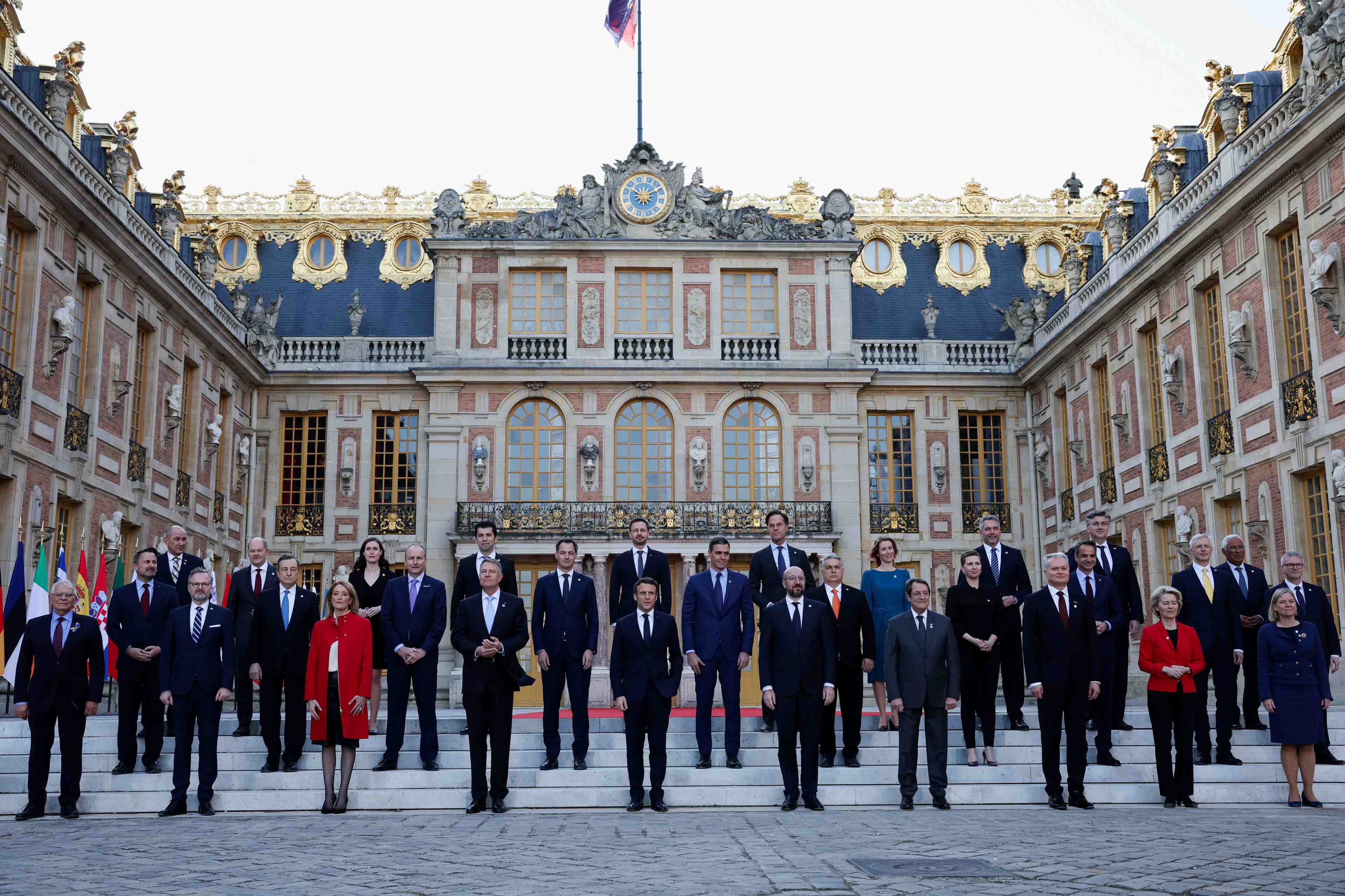 L'ue prete a reduire sa dependance energetique envers moscou, mais des obstacles demeurent