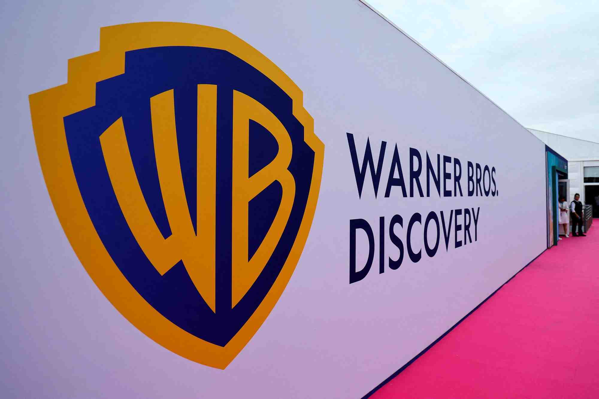 Warner bros. discovery revoit en baisse ses perspectives de benefice