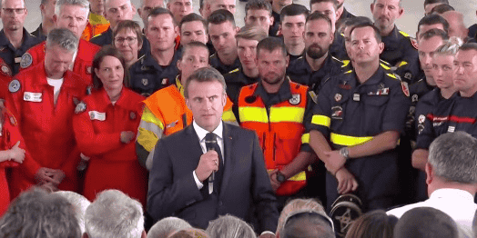Le 2 juin 2023, Emmanuel Macron s'est adressé aux acteurs de la sécurité civile et de la lutte contre les feux de forêts à Nîmes.