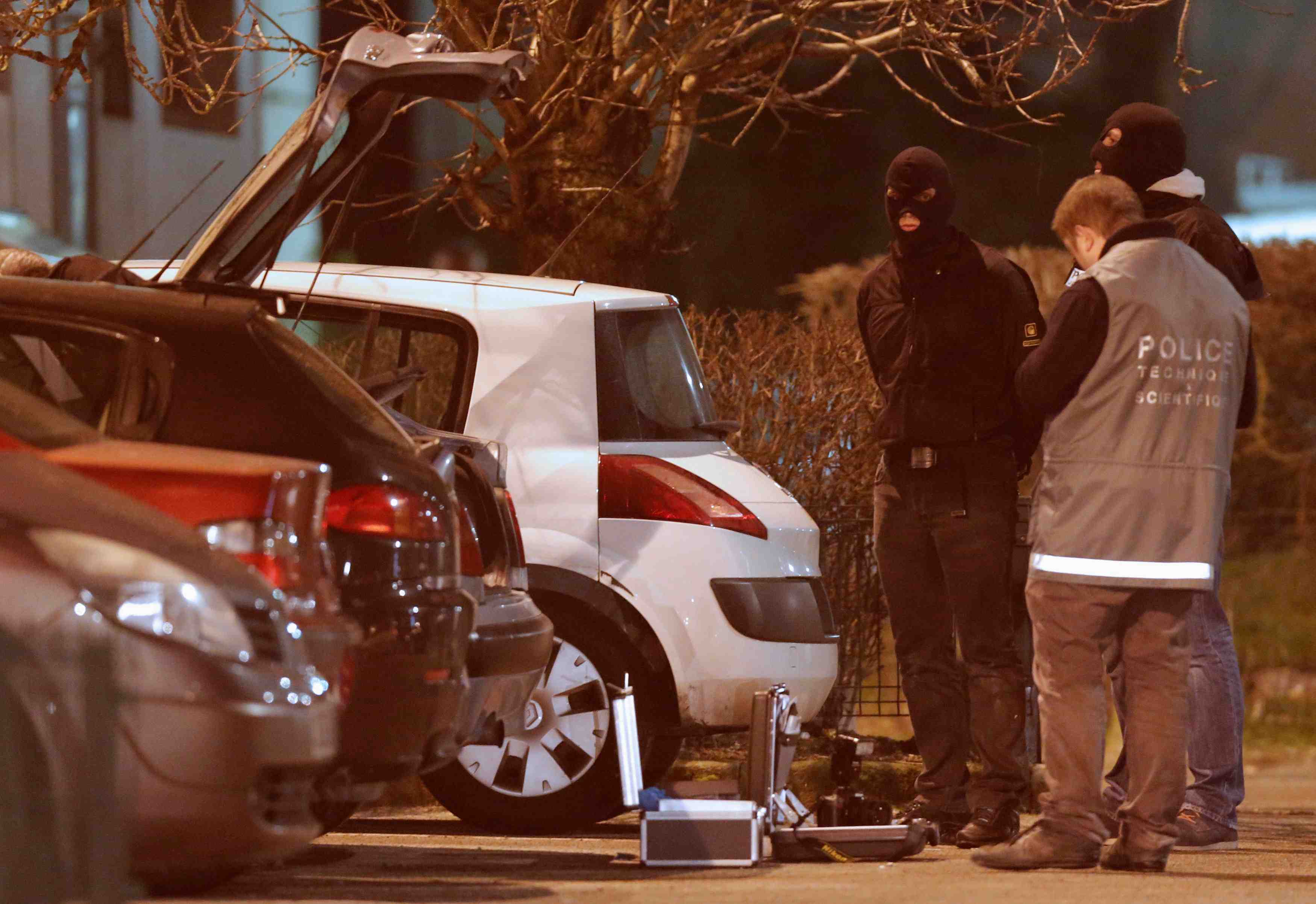 Sept personnes en garde a vue apres l'attentat contre charlie hebdo