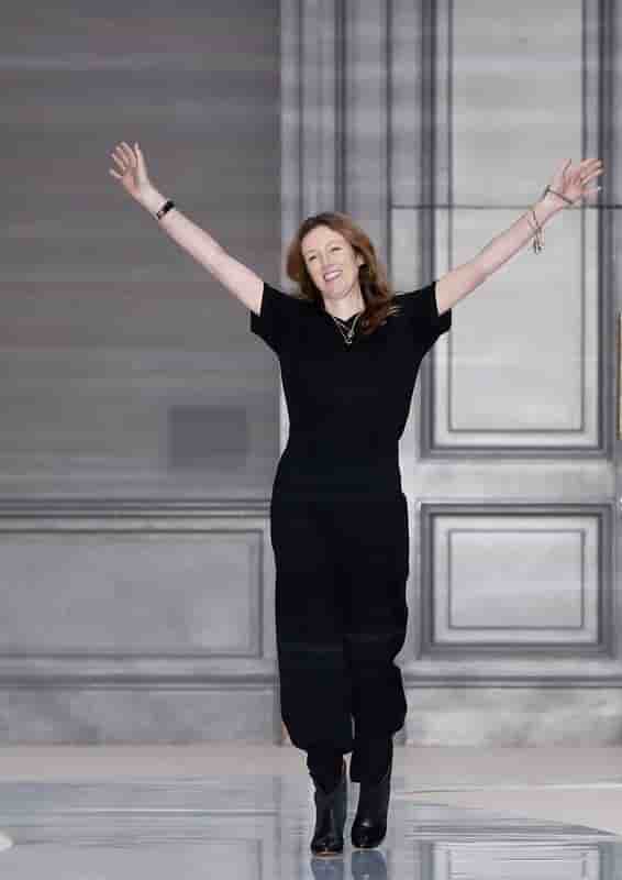 Givenchy nomme clare waight keller directrice artistique