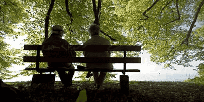 Vivre à deux protège de la pauvreté, qui concerne 18,8% des personnes âgées seules, contre 6,4% de celles vivant en couple.