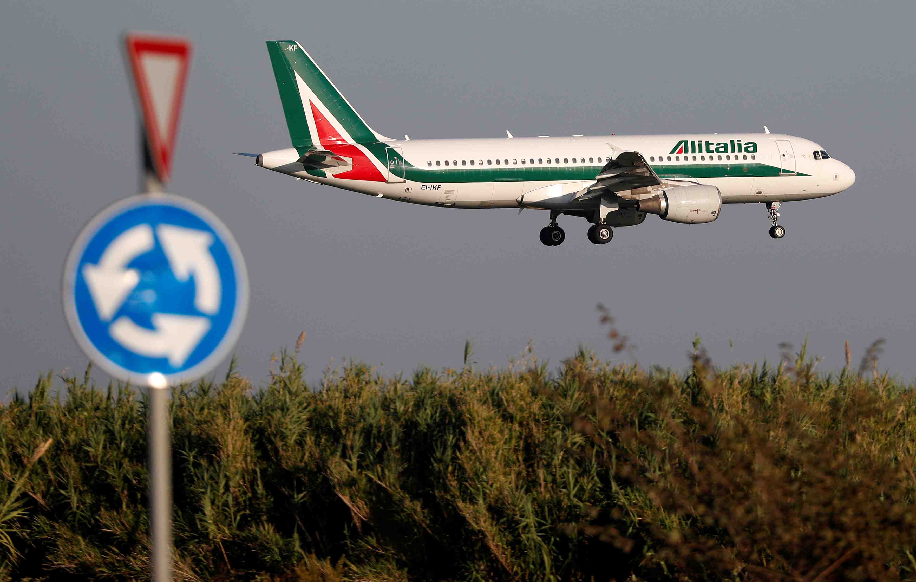 Atlantia et fs acceptent de s'impliquer dans le sauvetage d'alitalia