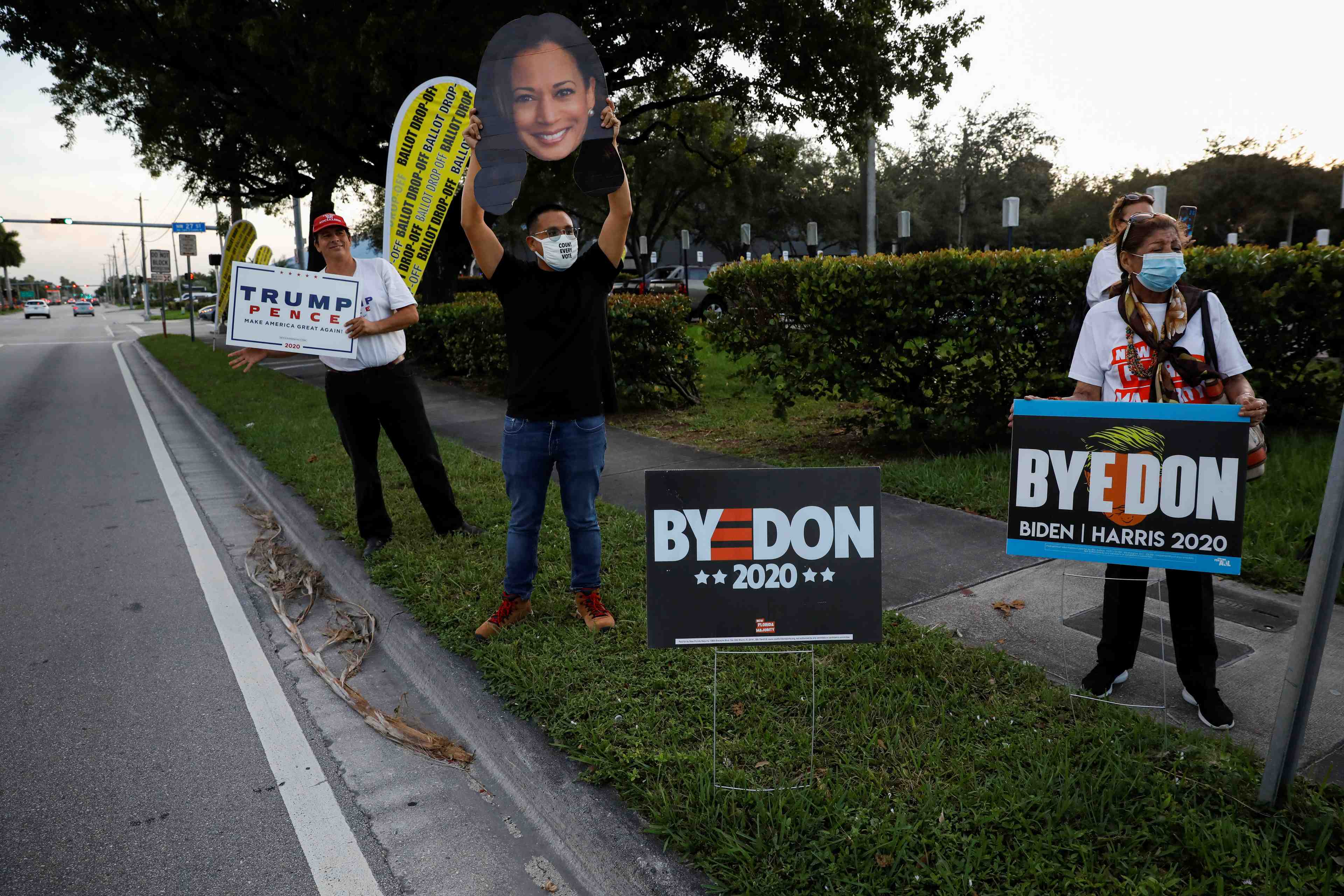 Trump et biden au coude a coude en floride, se partagent de premiers gains