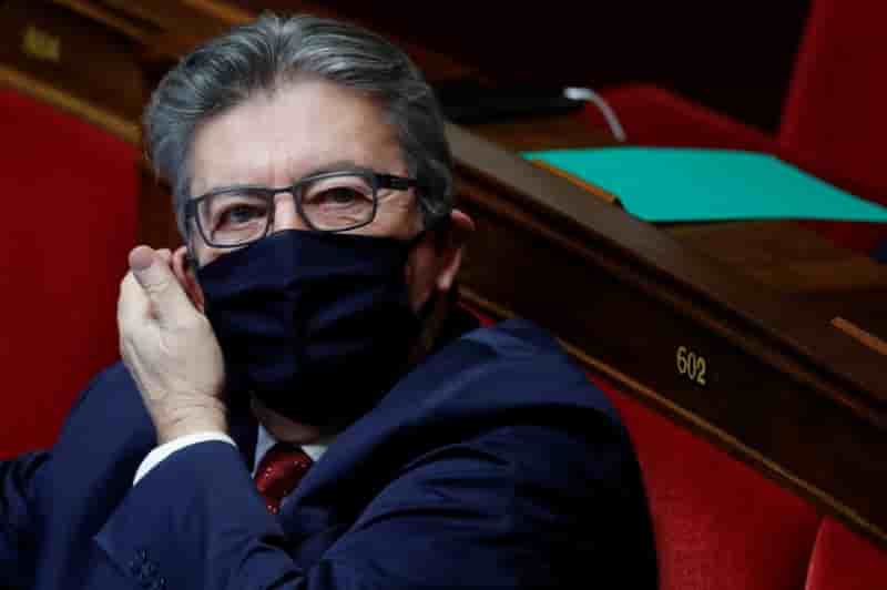 Melenchon "enfarine" avant une manifestation a paris