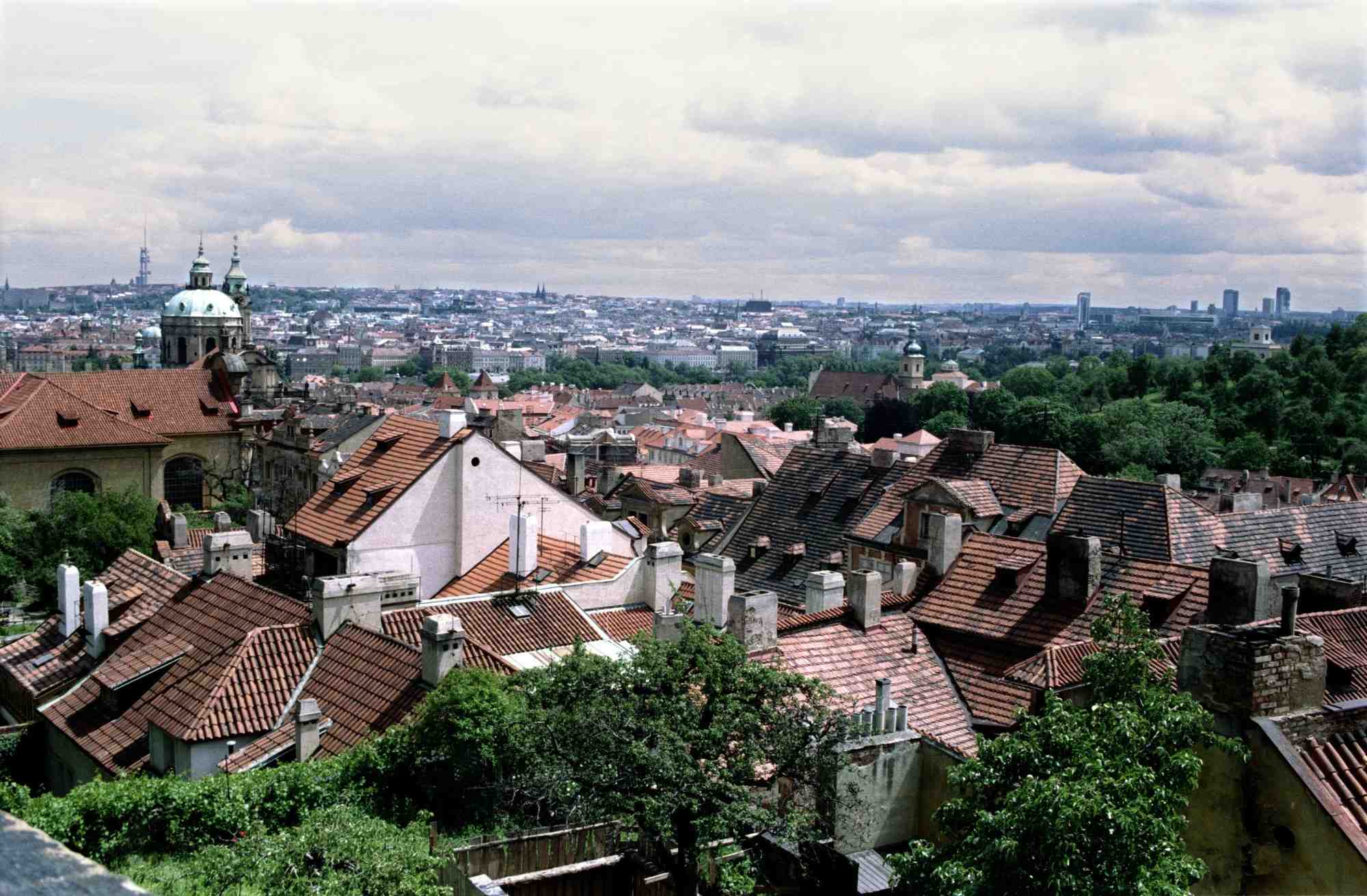 Vaste manifestation a prague contre l'inflation, l'ue et l'otan