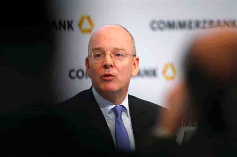 Commerzbank relève ses prévisions, le redressement avance