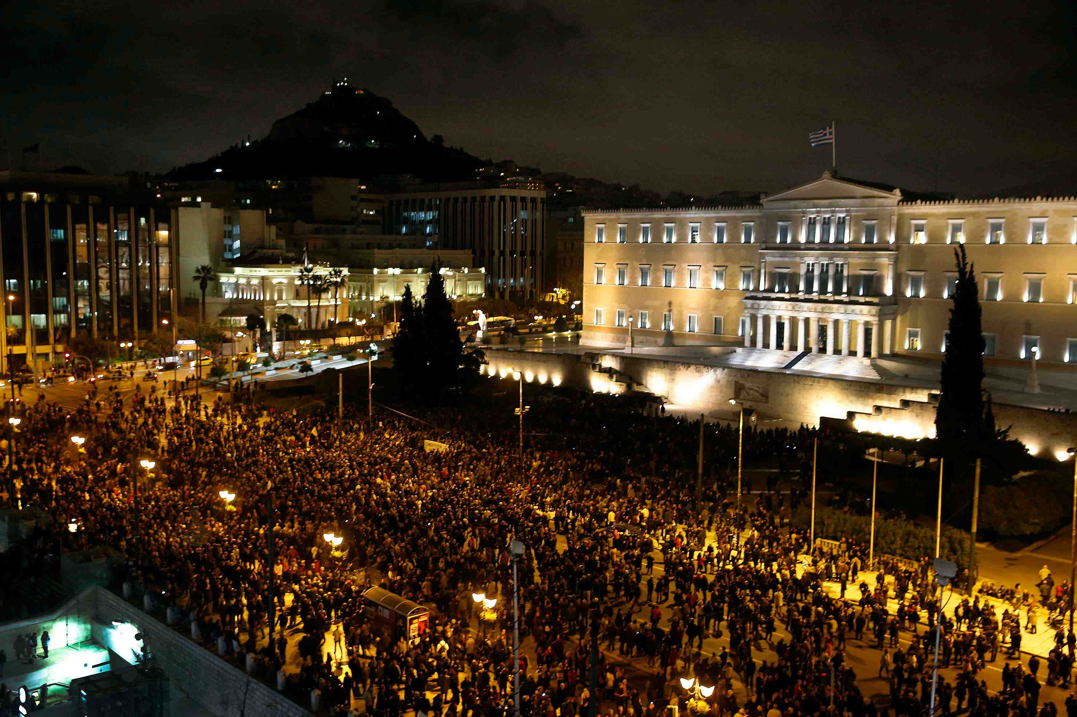 Petit rassemblement a athenes contre l'austerite