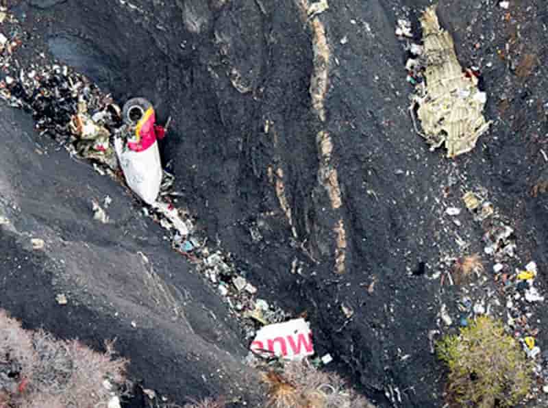 Les dirigeants francais, allemand et espagnol pres du site du crash de l'a320 de germanwings