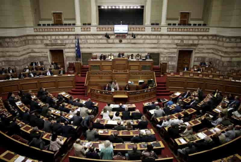 Les reformes voulues par les creanciers votees au parlement grec