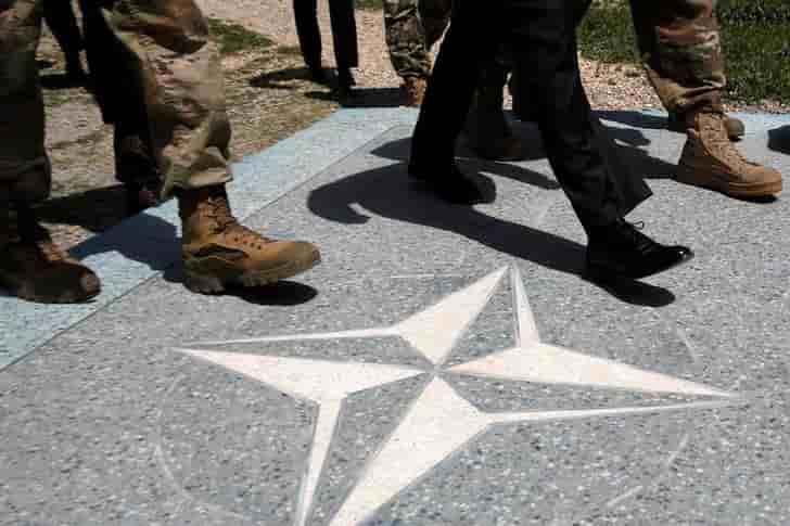 Des soldats de l'otan dejouent une attaque en afghanistan