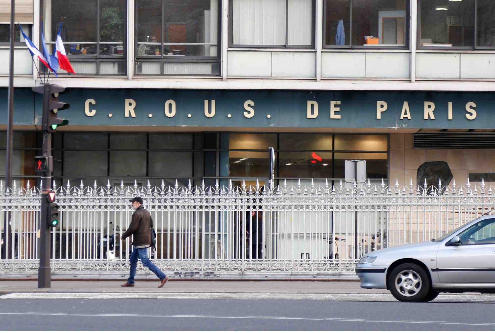 Le CROUS gère 175 000 logements étudiants.