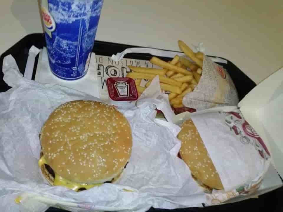 Les signataires sont les sociétés McDonald's, KFC, Burger King, Starbucks, Domino's Pizza, Subway, Class'Croute, Exki, La Mie Câline, La Croissanterie, Paul, Jour Healthy Groupe, Five Guys, Cojean et Pomme de Pain.