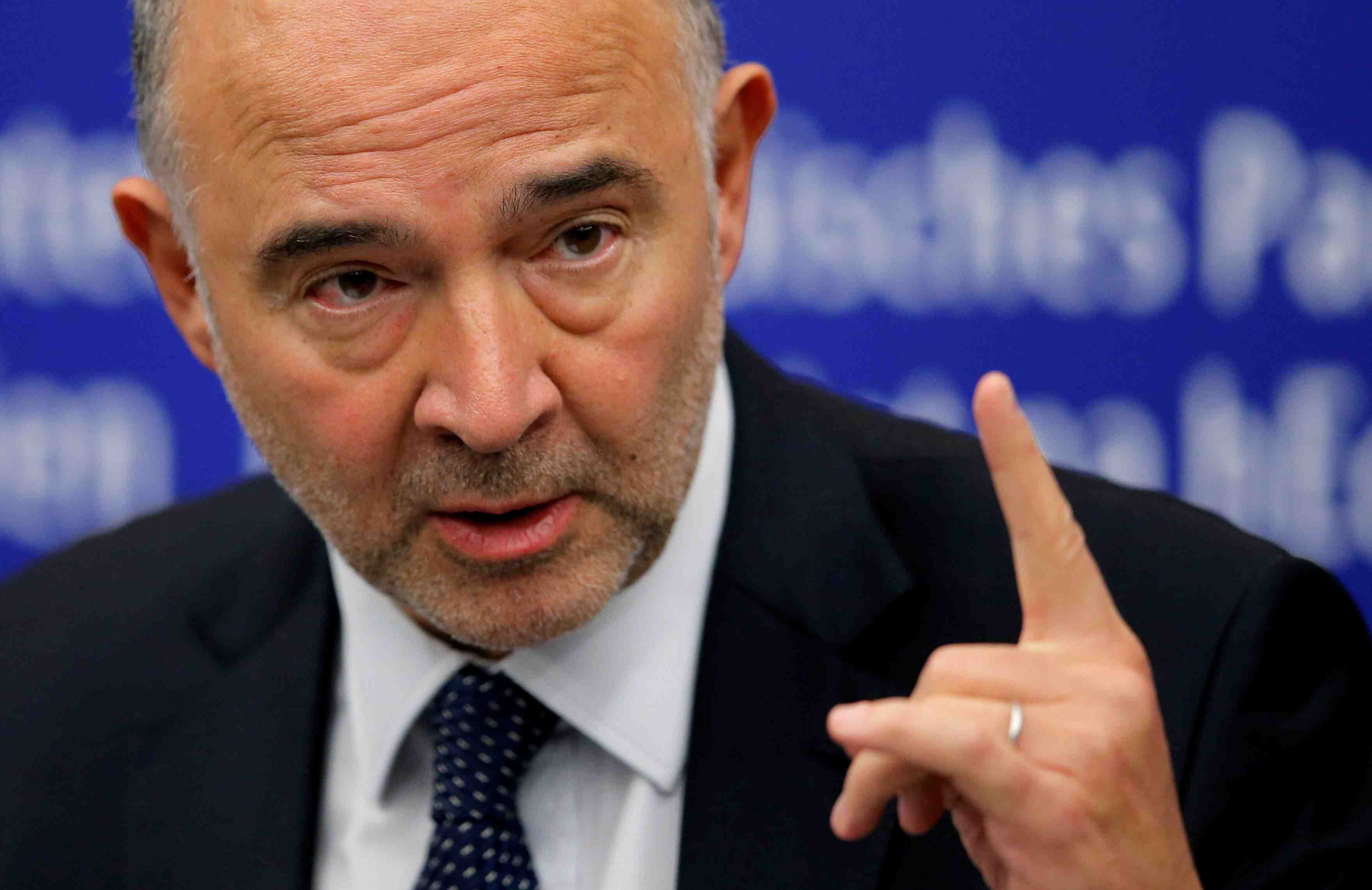 L'ue pourrait imposer des sanctions a l'italie, redit moscovici
