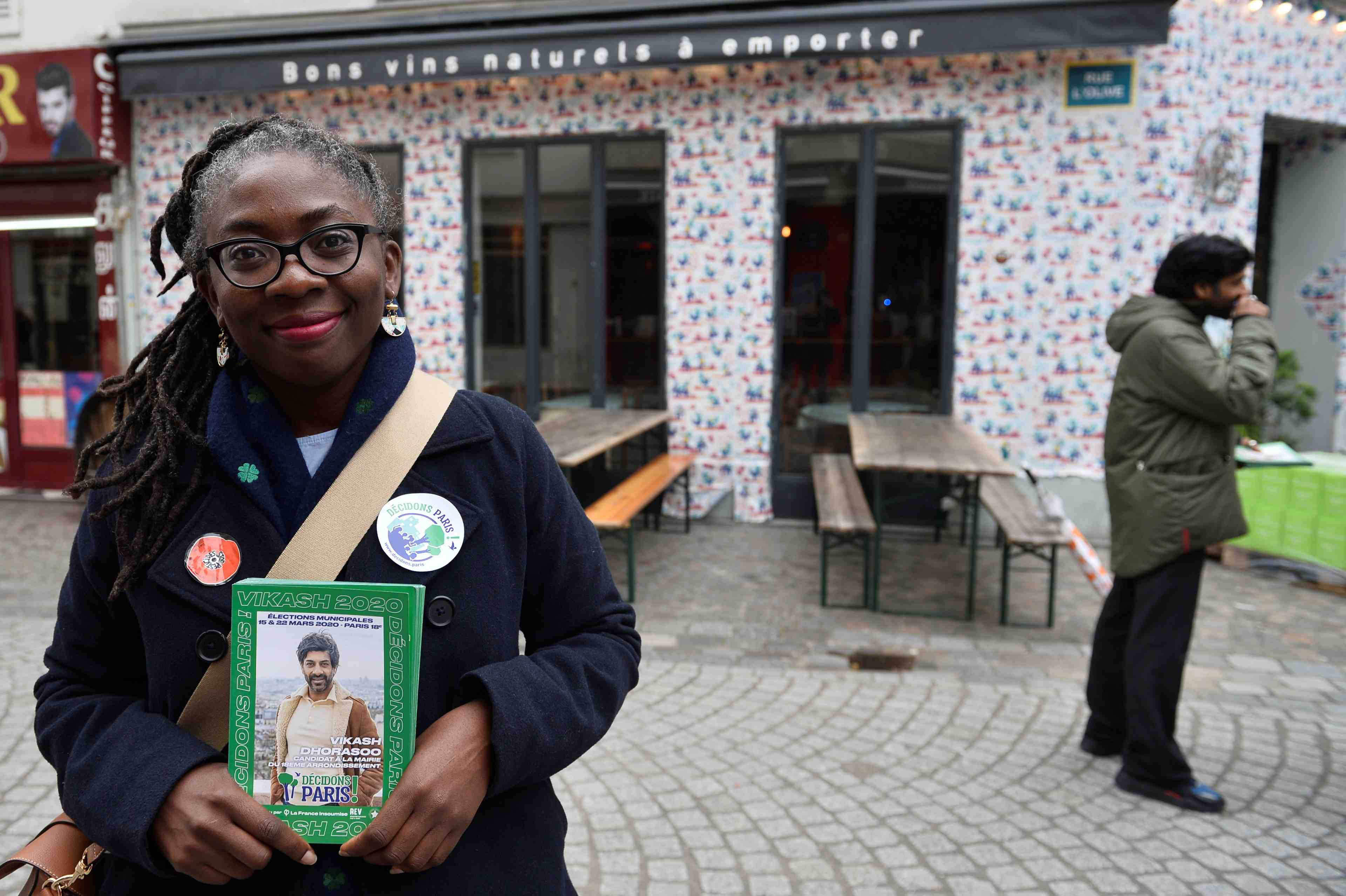 France: castex juge "revoltante" la representation d'une deputee en esclave