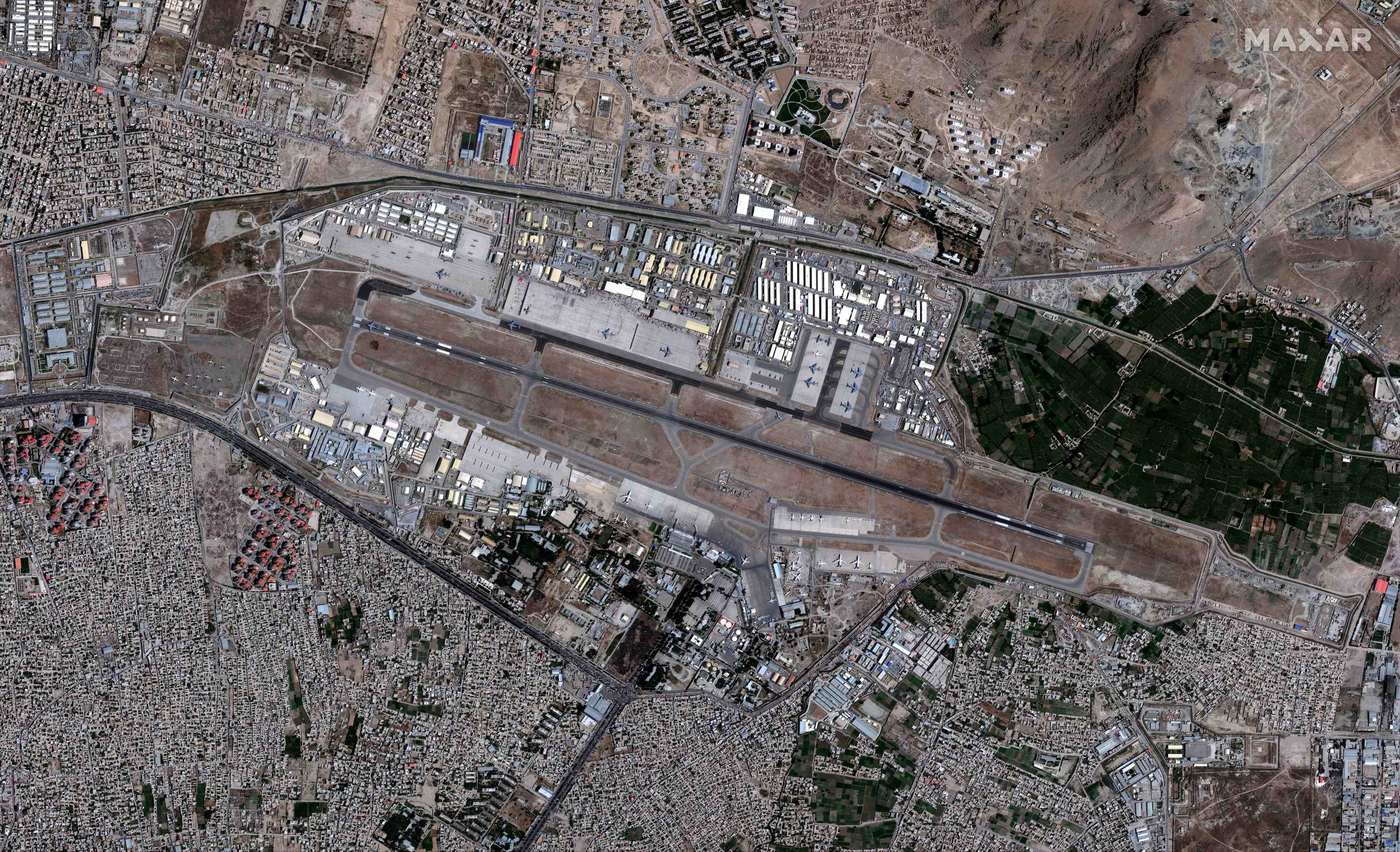 Afghanistan: les taliban disent controler l'aeroport de kaboul, les usa dementent