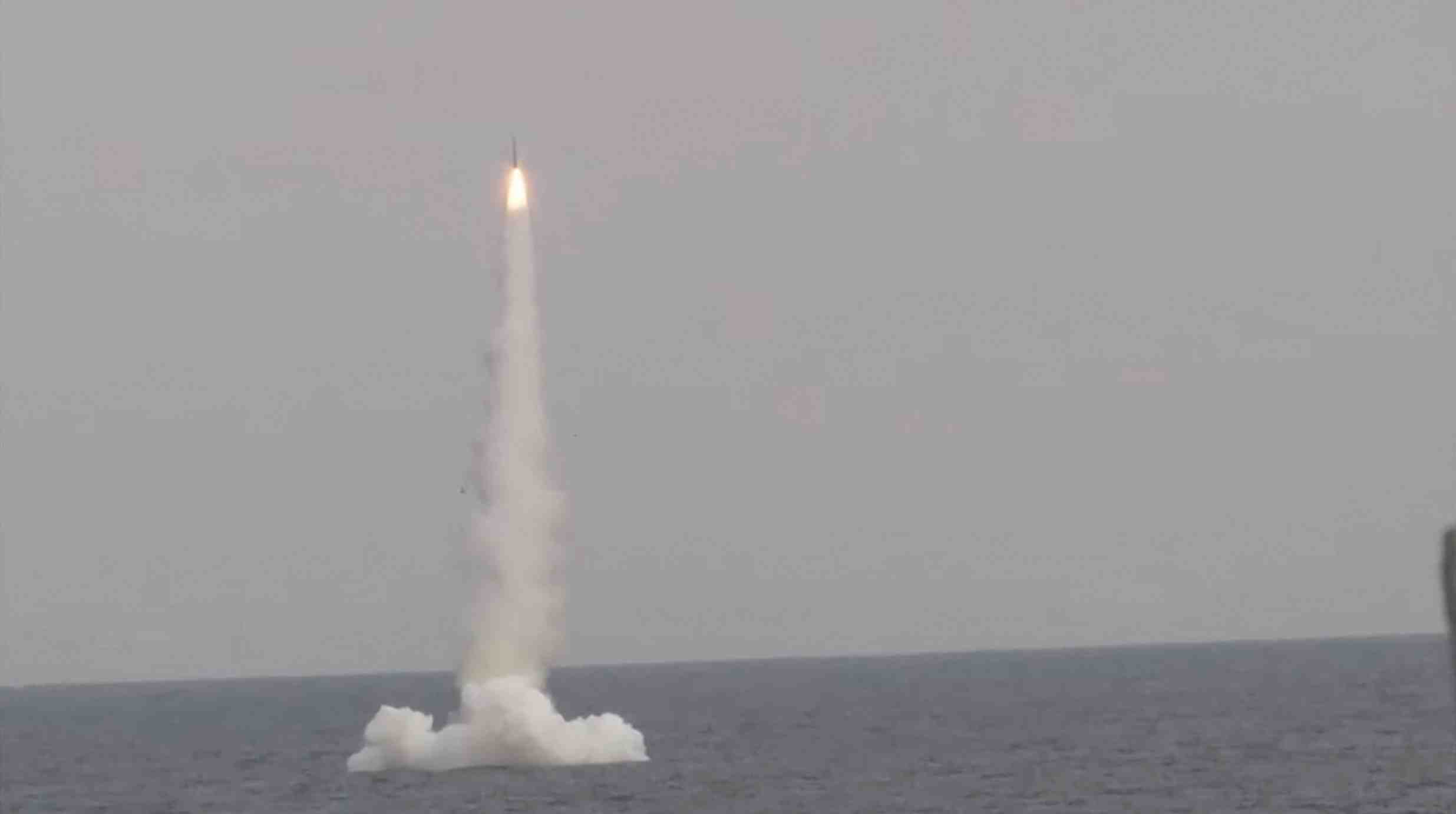 La russie tire un missile kalibr en mer du japon lors d'un essai militaire, dit ria
