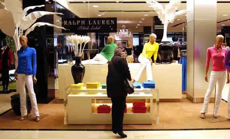 Ralph Lauren, confiant sur ses ventes, avertit sur ses marges