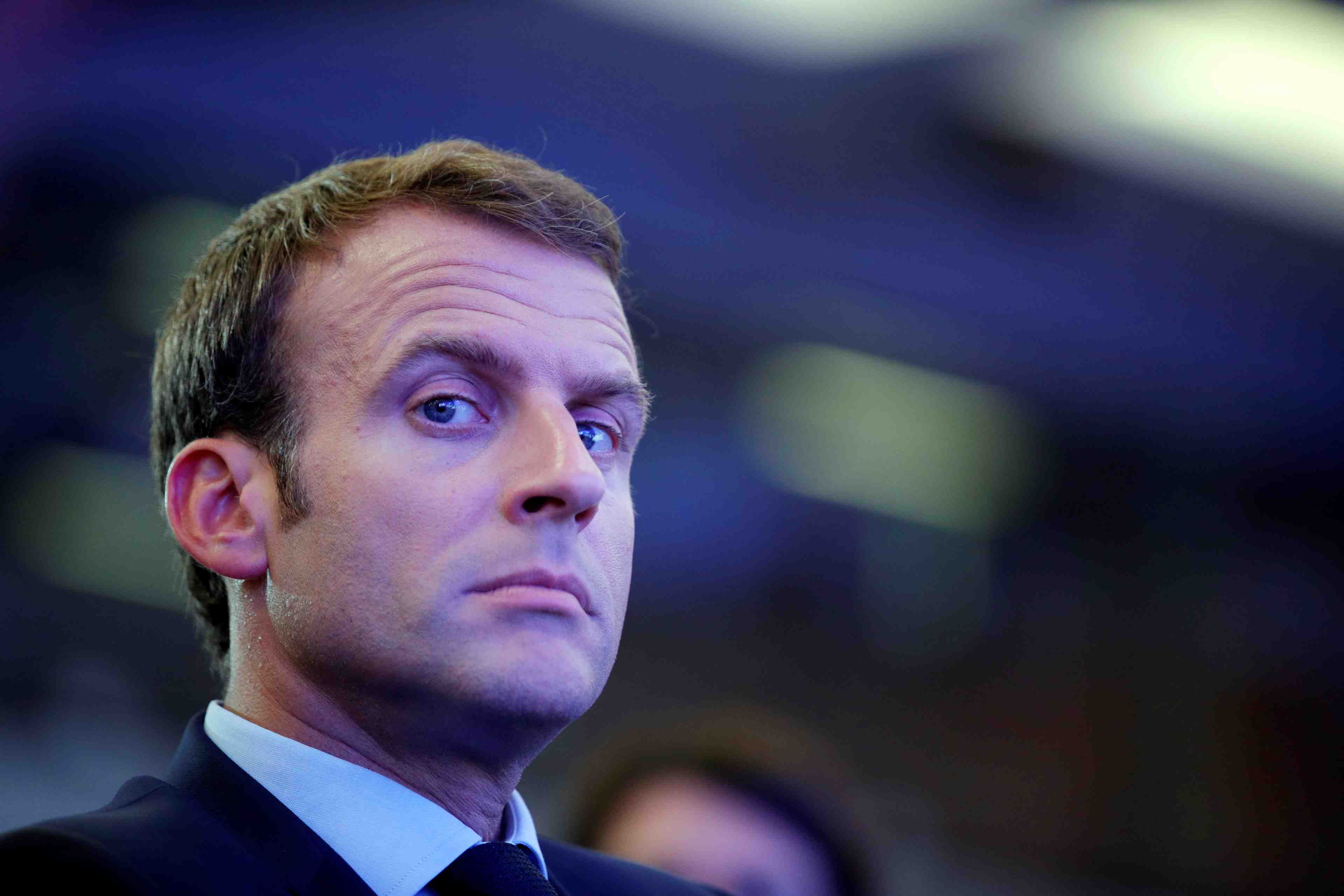 La cote de macron retombe a son plus bas niveau selon un sondage