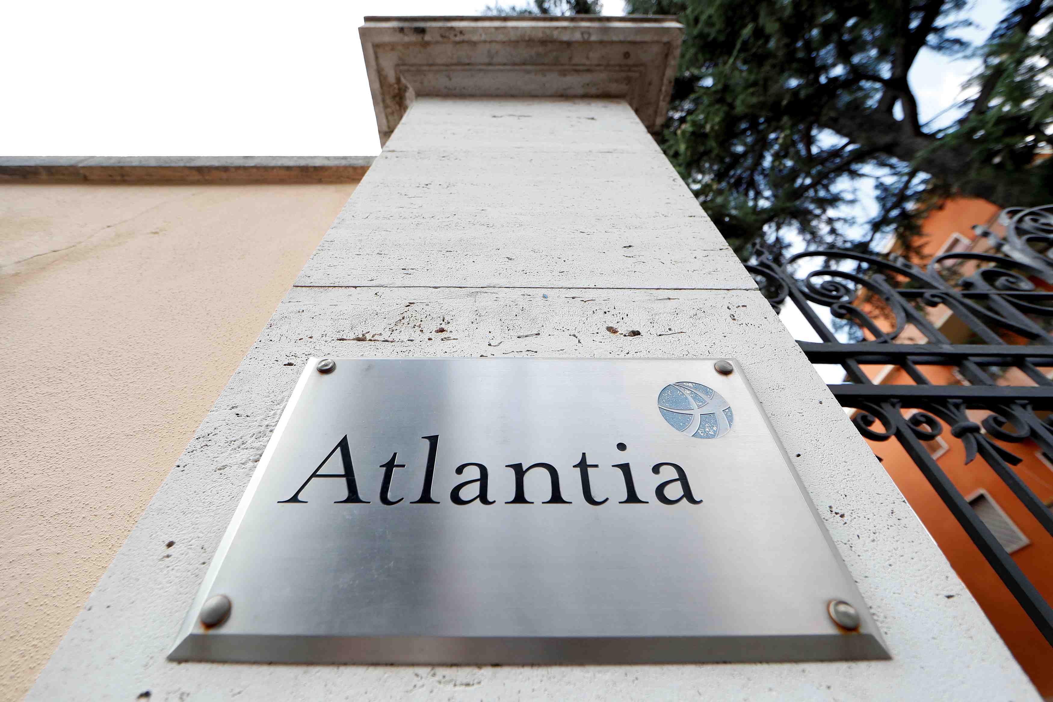 Atlantia doit accepter les conditions de rome pour garder sa concession autoroutiere