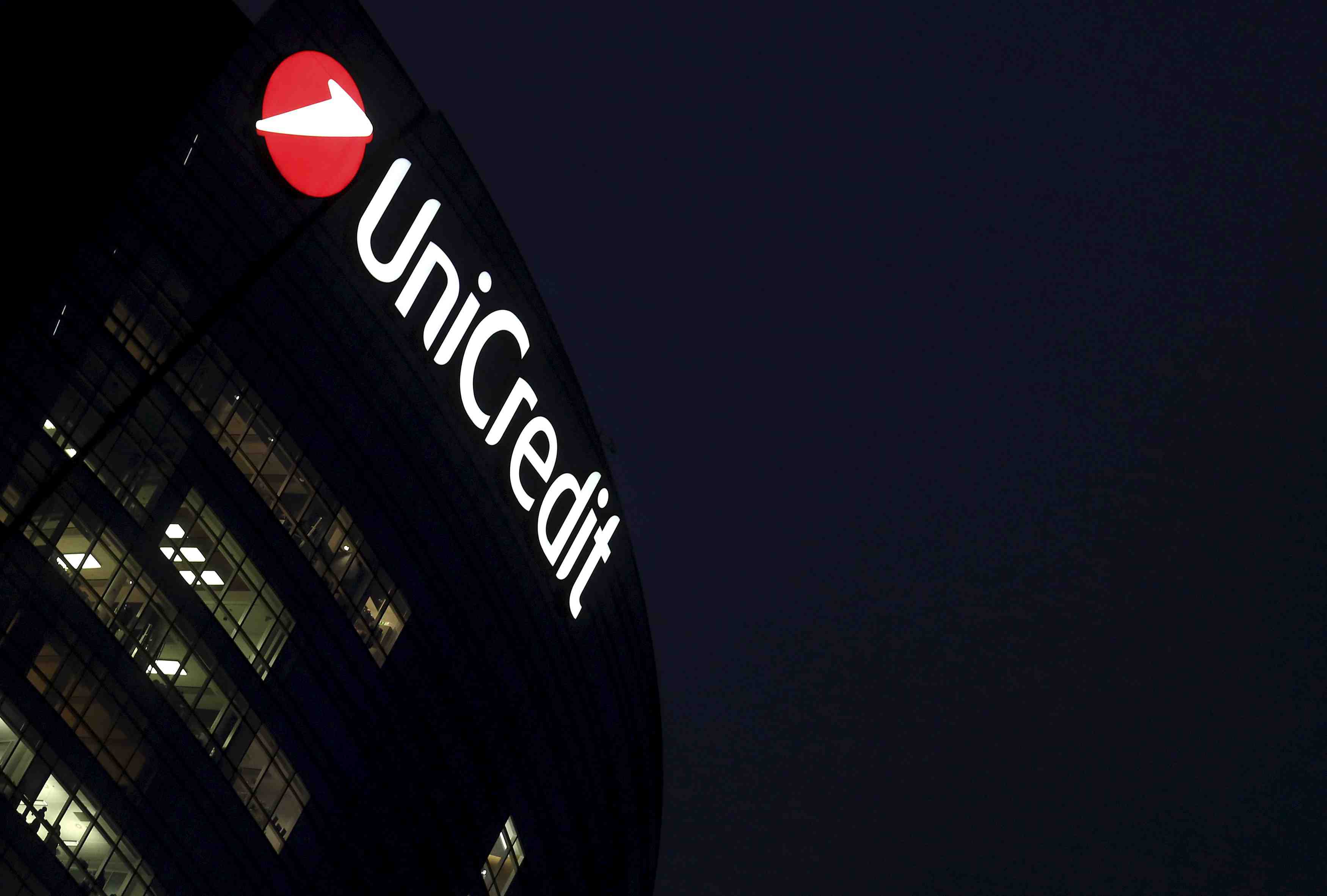 Unicredit confirme son objectif annuel apres un 3e trimestre meilleur que prevu