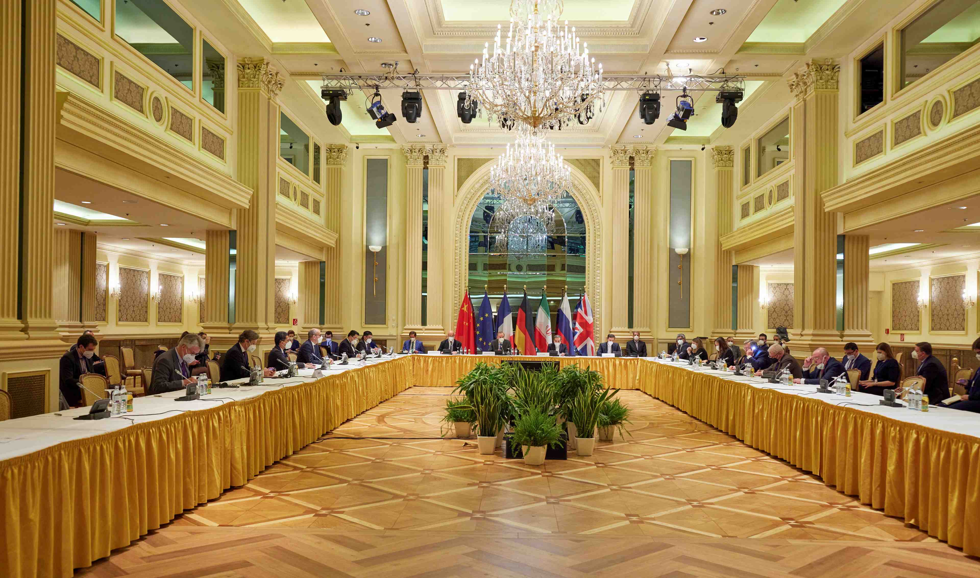 Nucleaire iranien: des progres dans les discussions mais la solution reste lointaine