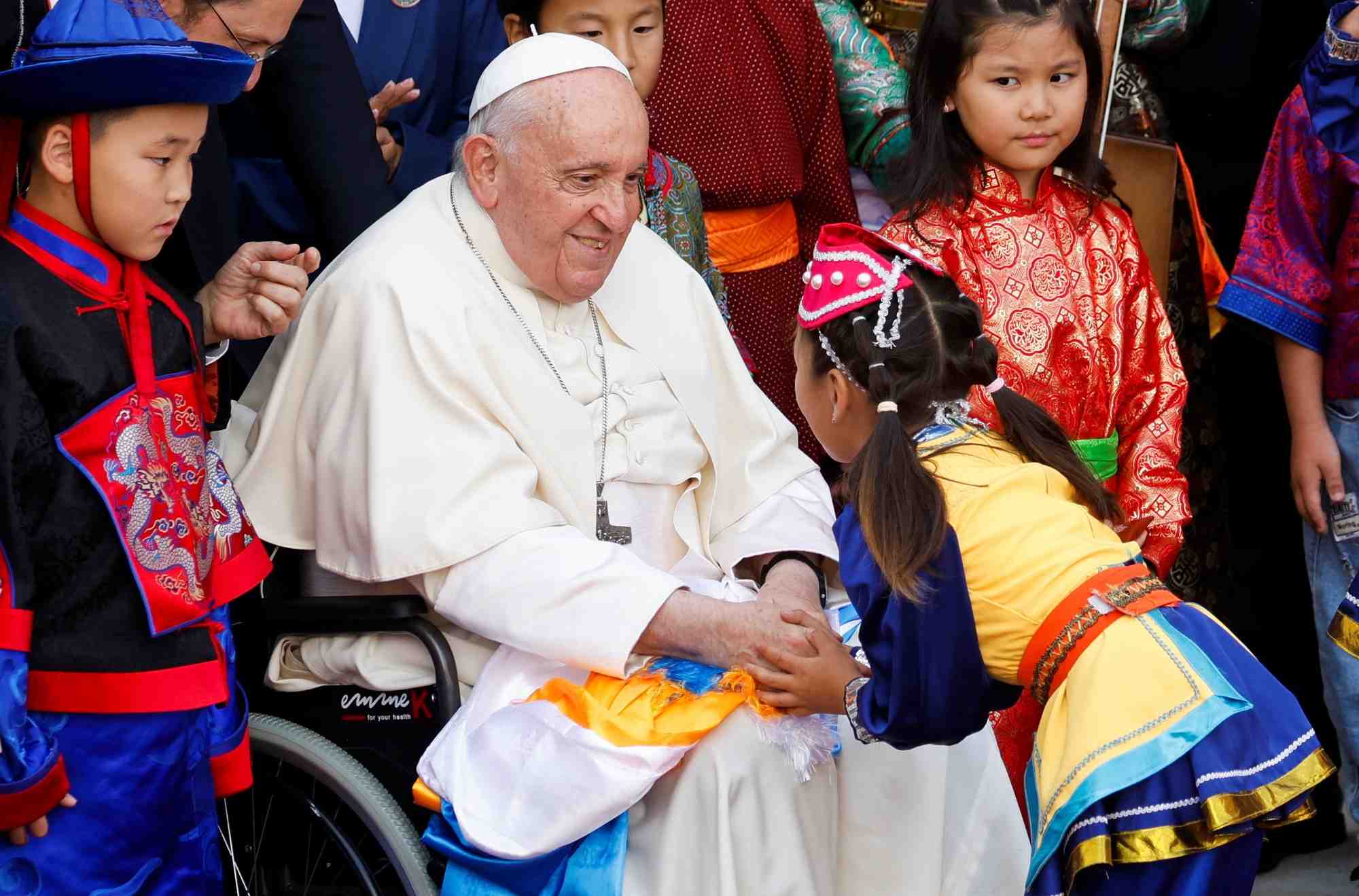 Le pape francois visite la mongolie