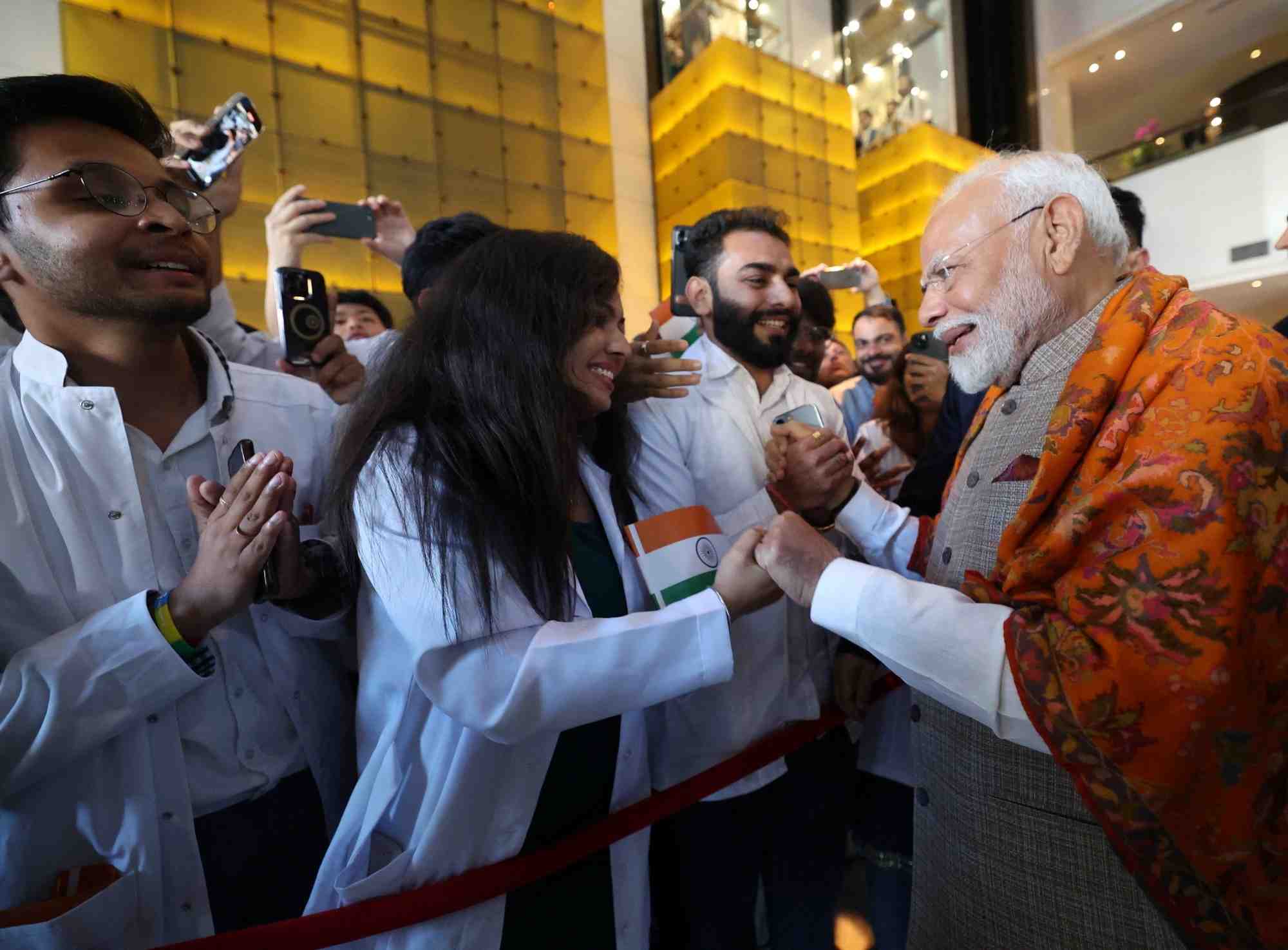 Le premier ministre indien narendra modi rencontre des membres de la communaute indienne a kyiv