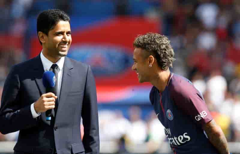 Accueil triomphal pour neymar au parc des princes