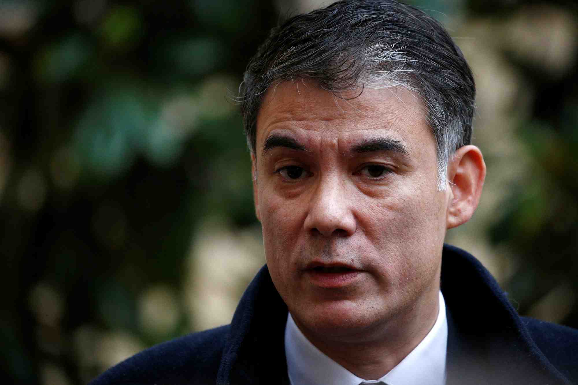 Au ps, le perilleux pari d'olivier faure