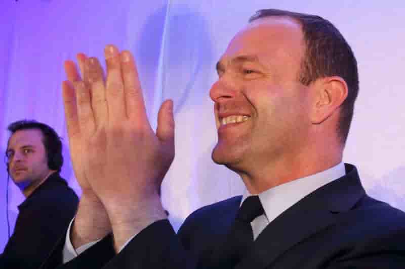 Le FN Steeve Briois s'installe à la mairie d'Hénin-Beaumont