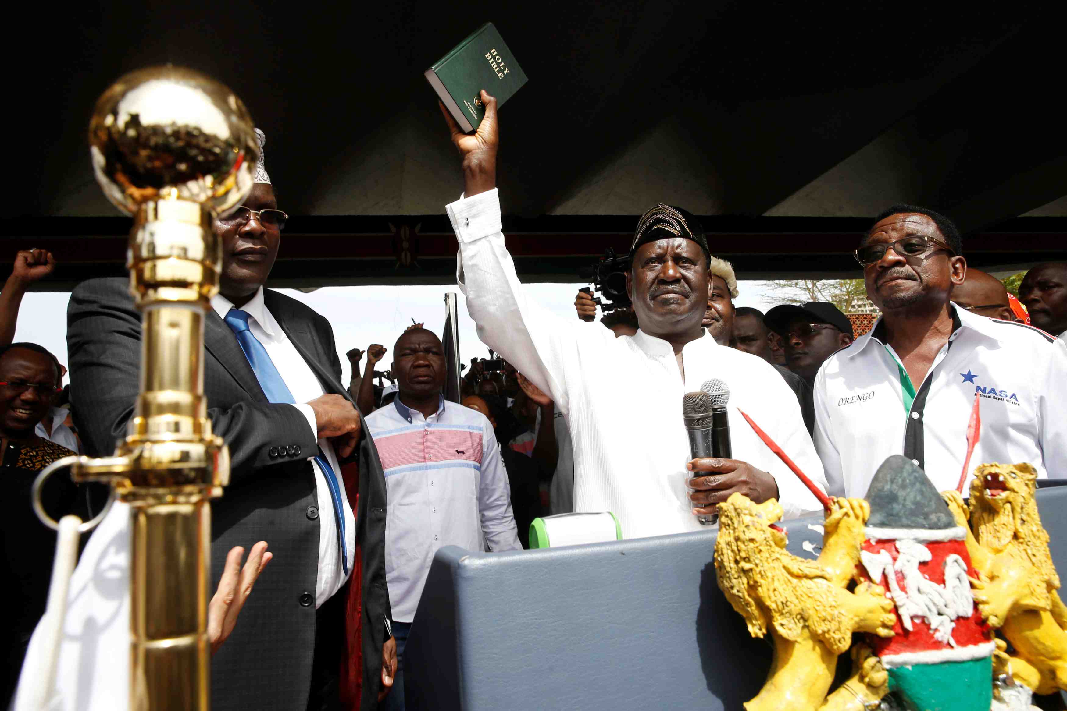 L'opposant odinga prete serment comme "president du peuple" au kenya