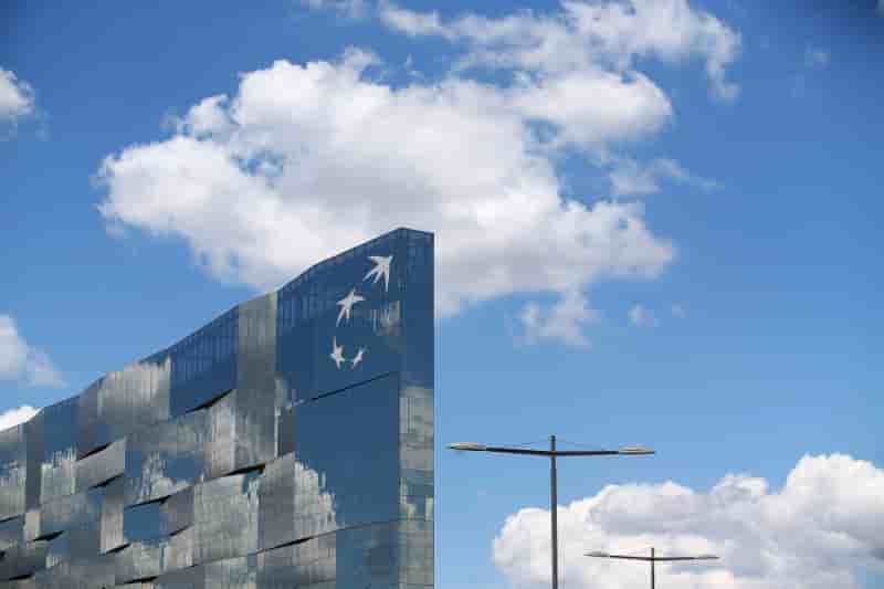 Bnp paribas depasse les attentes au 2e trimestre mais la bfi souffre encore