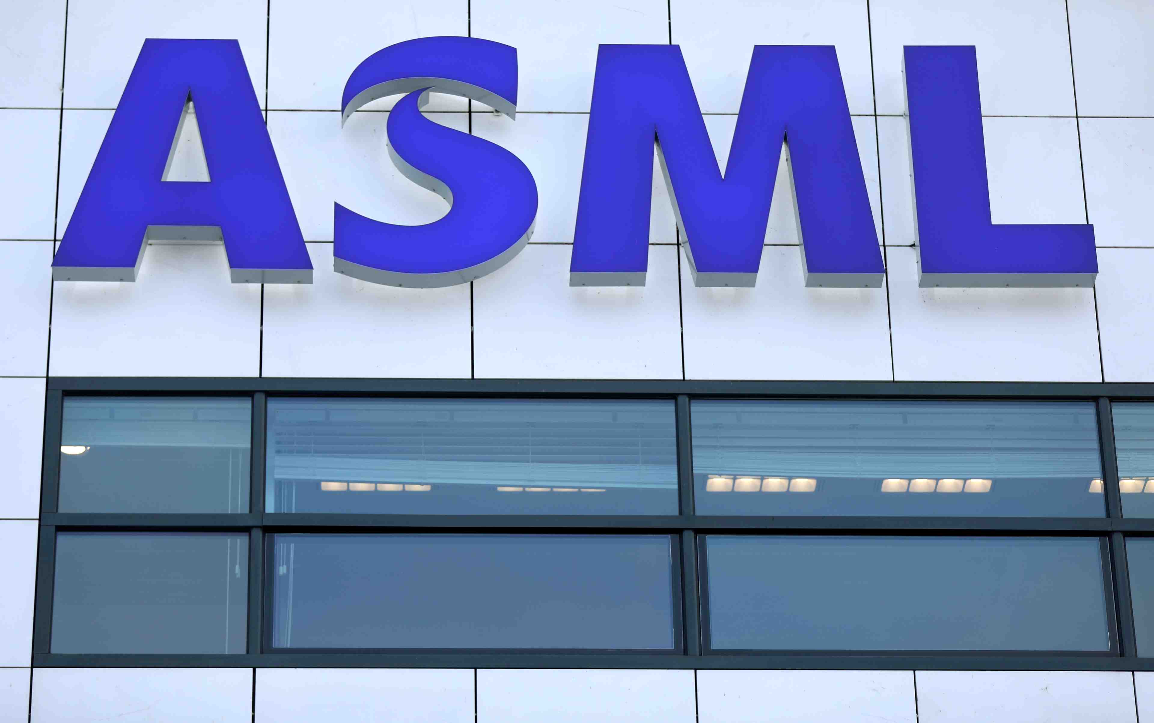 Asml fait mieux que prevu au t3 mais les previsions decoivent