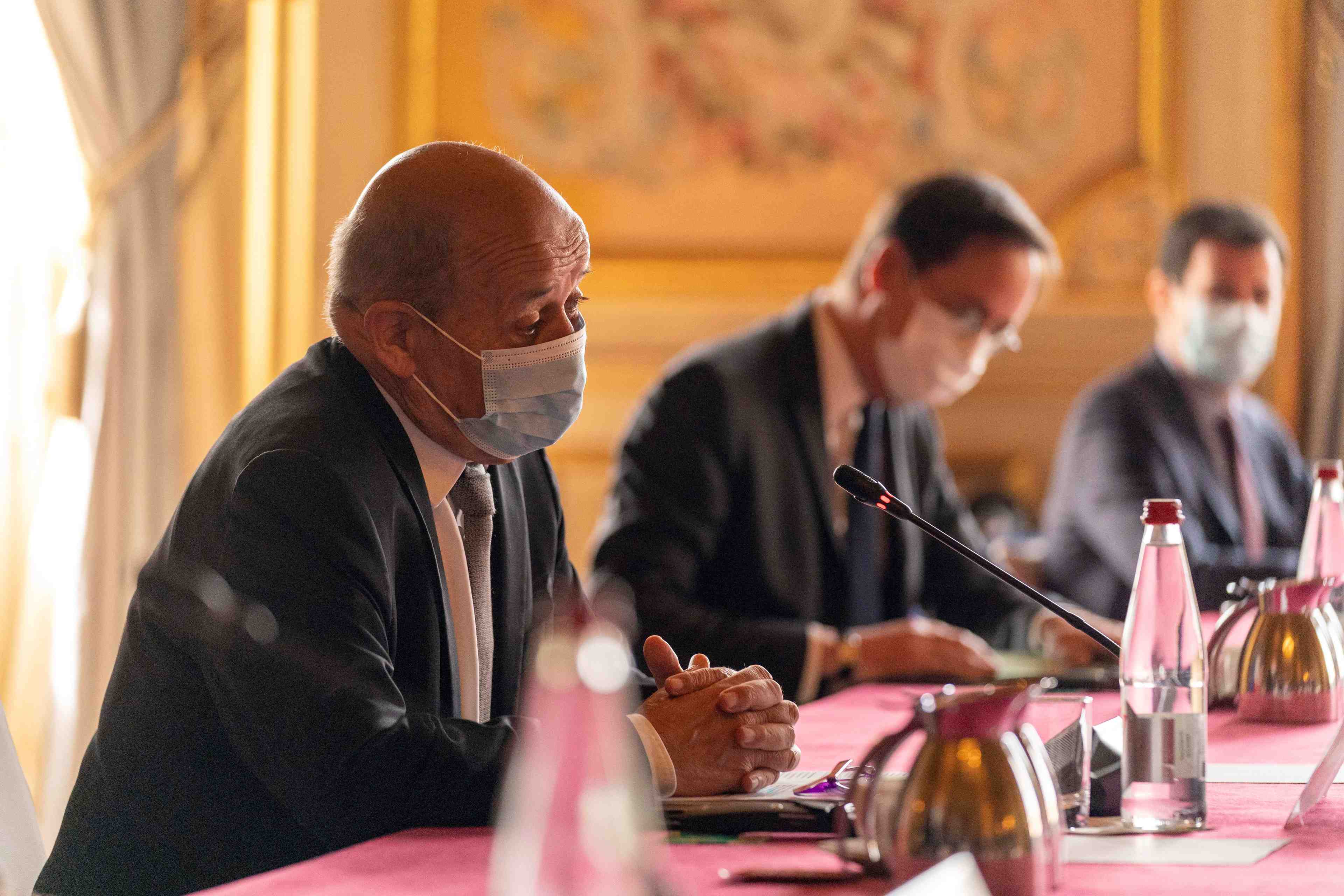 La france attend que l'iran prenne une decision sur l'accord nucleaire, dit le drian