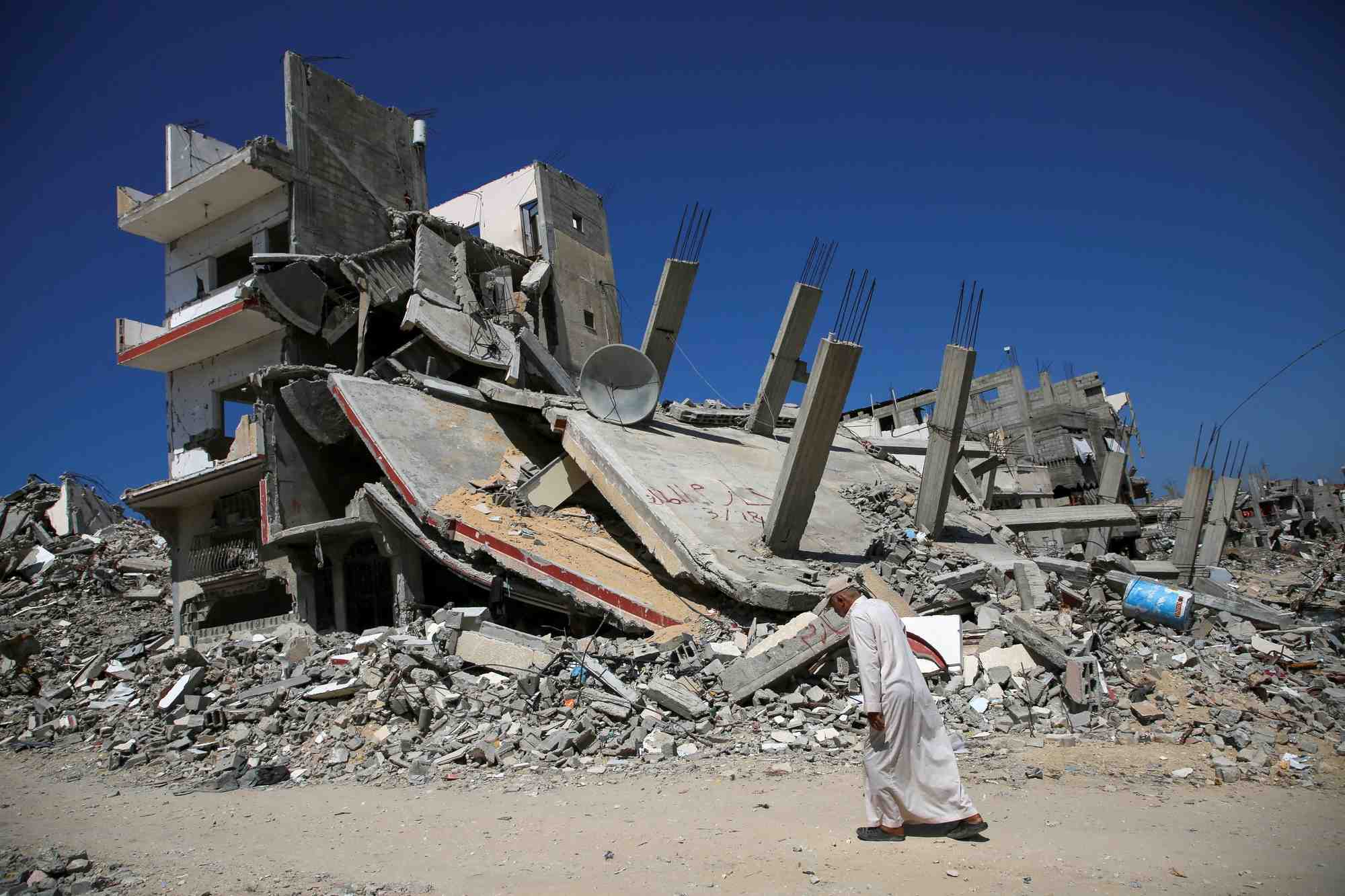 Decombres d'une maison detruite lors de l'offensive militaire israelienne, dans le sud de la bande de gaza