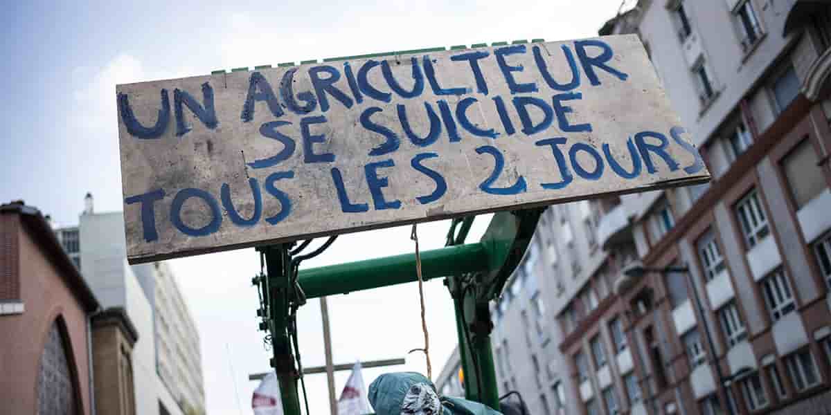Déjà il y a 8 ans, les agriculteurs exprimaient leur inquiétude quant au nombre de suicides dans la profession, comme ici, lors de l'Agri-Parade de Toulouse, le 12 mars 2016.