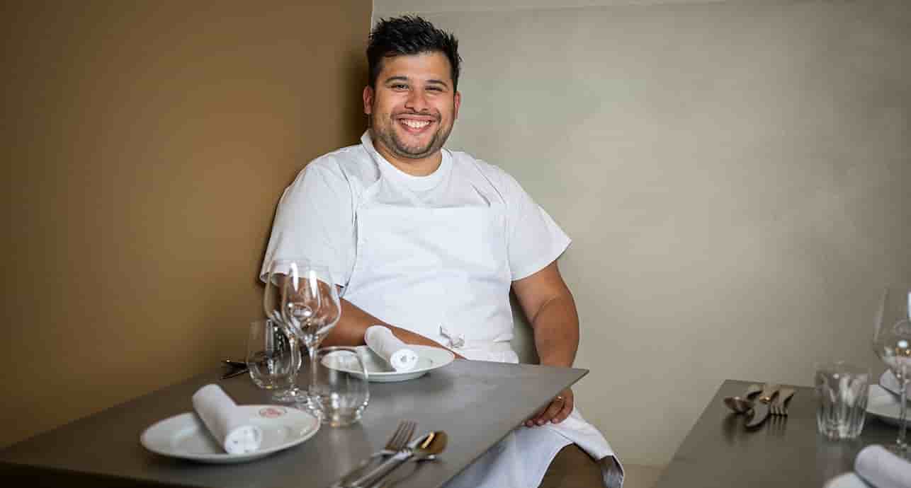 Le chef étoilé Omar Dhiab ouvre Elbi (Paris XX), une proposition culinaire chimère, mariant le bistrot français et la cuisine Égyptienne.