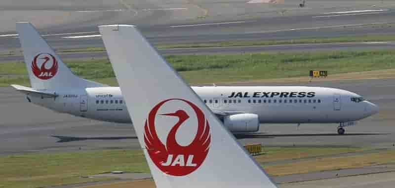 Un avion atterrit d'urgence a tokyo apres avoir heurte un oiseau