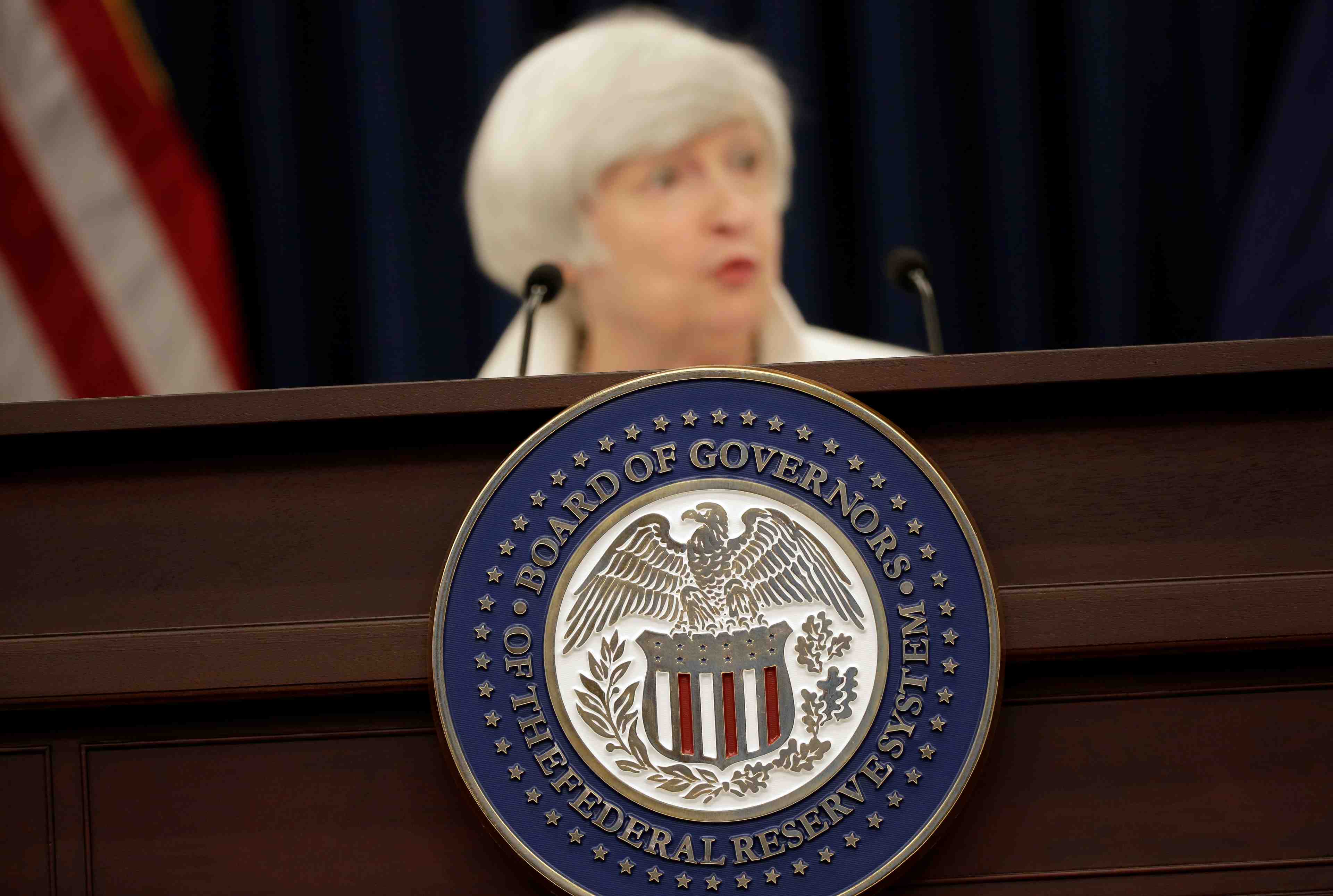 La fed maintient ses taux, predit une nouvelle hausse en 2017