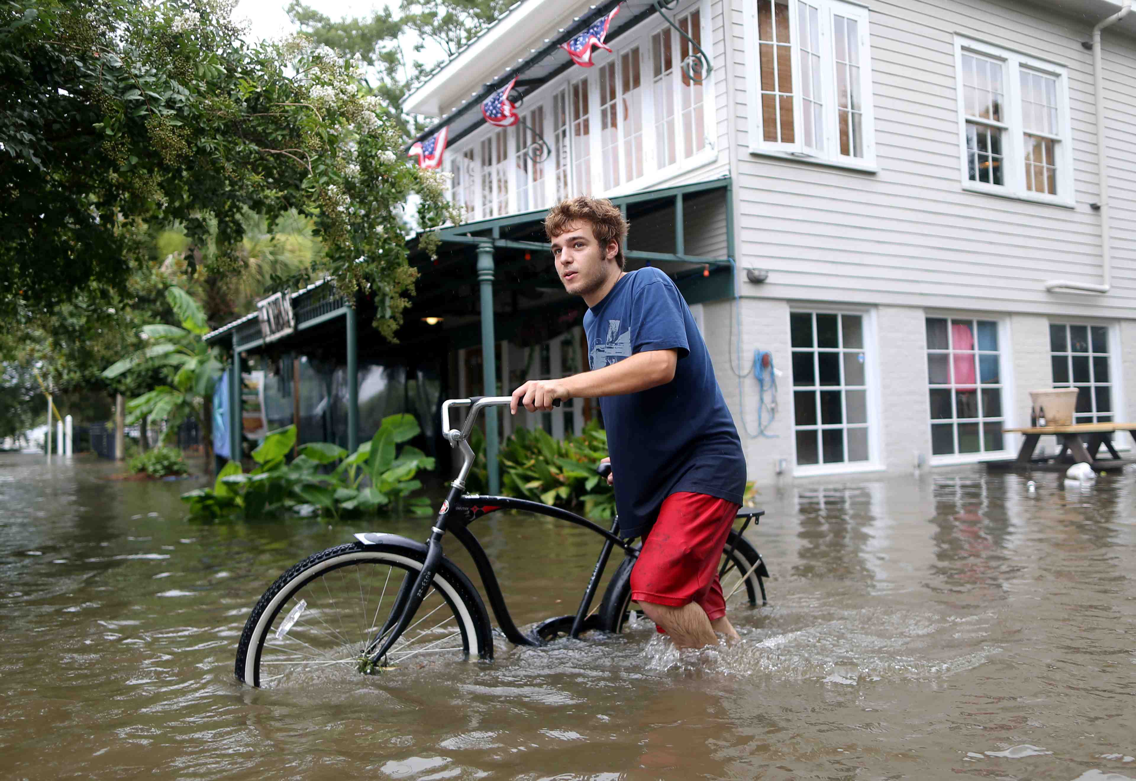 Barry touche terre en louisiane et redevient tempete tropicale