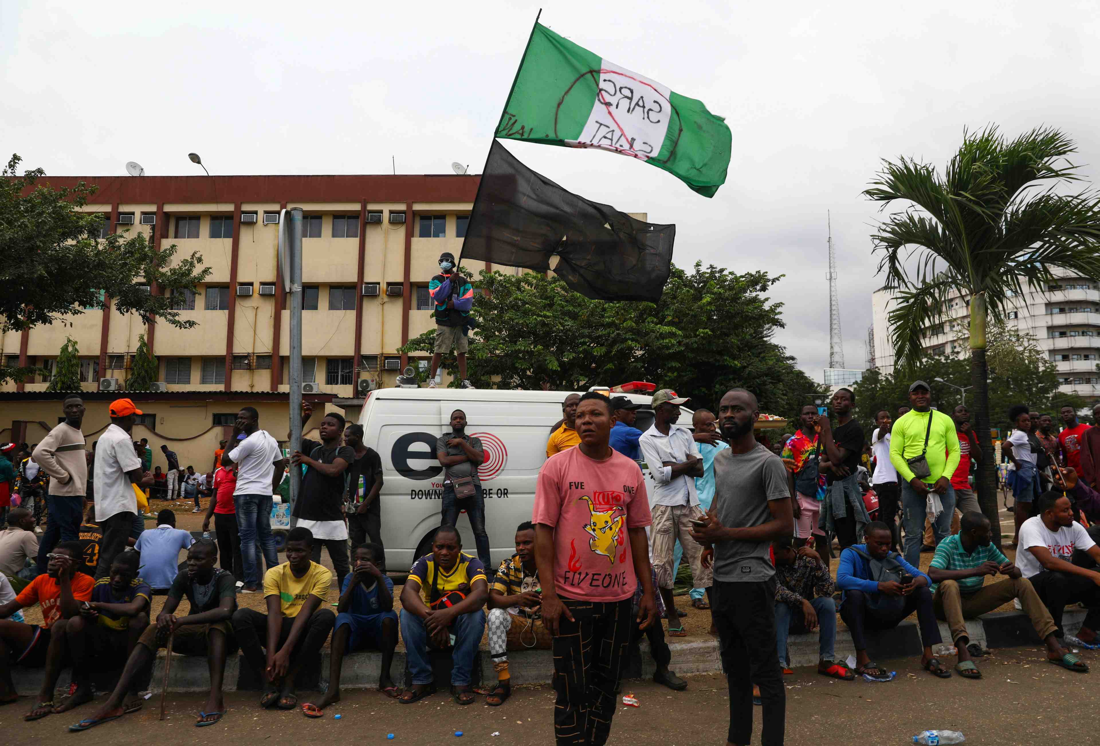 Nigeria: des soldats ont ouvert le feu contre des manifestants, selon des temoins