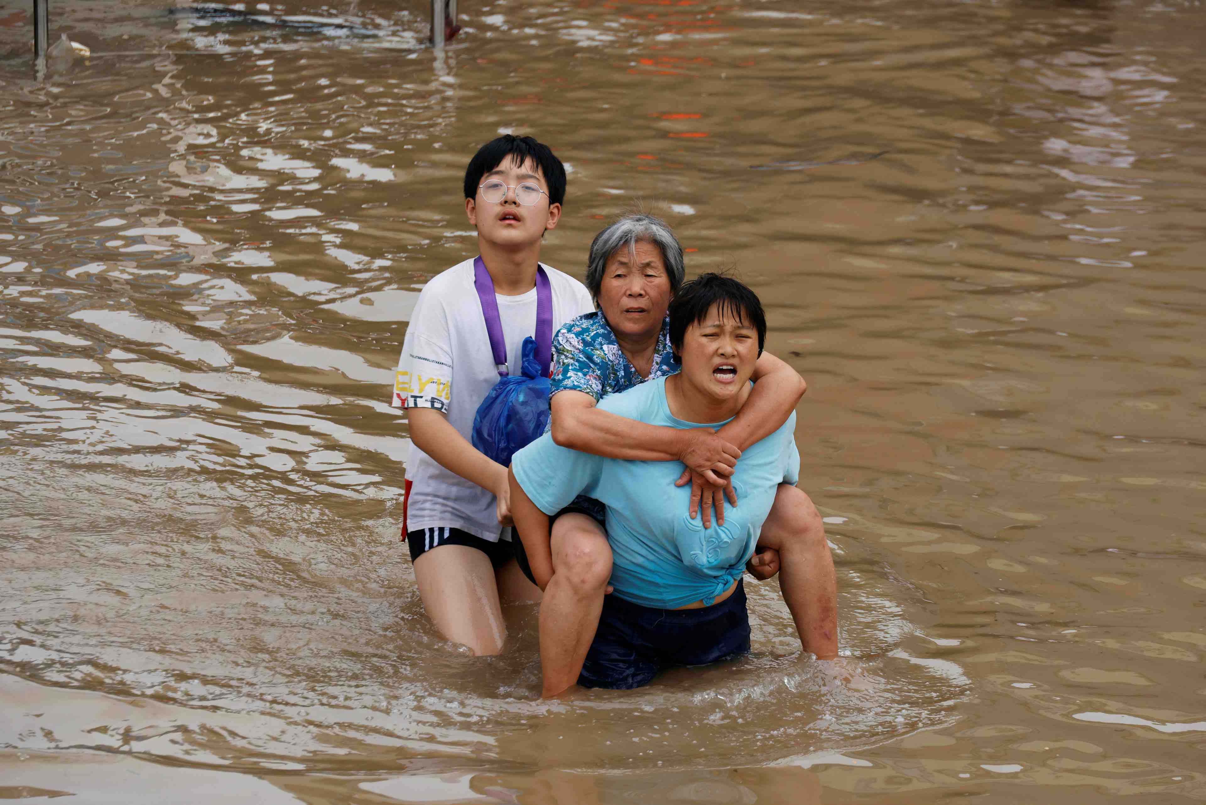Chine: les secours a l'oeuvre a zhengzhou apres des crues devastatrices